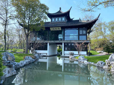 揚州瘦西湖錦鏡閣:扁舟蕩云錦 流水入樓臺